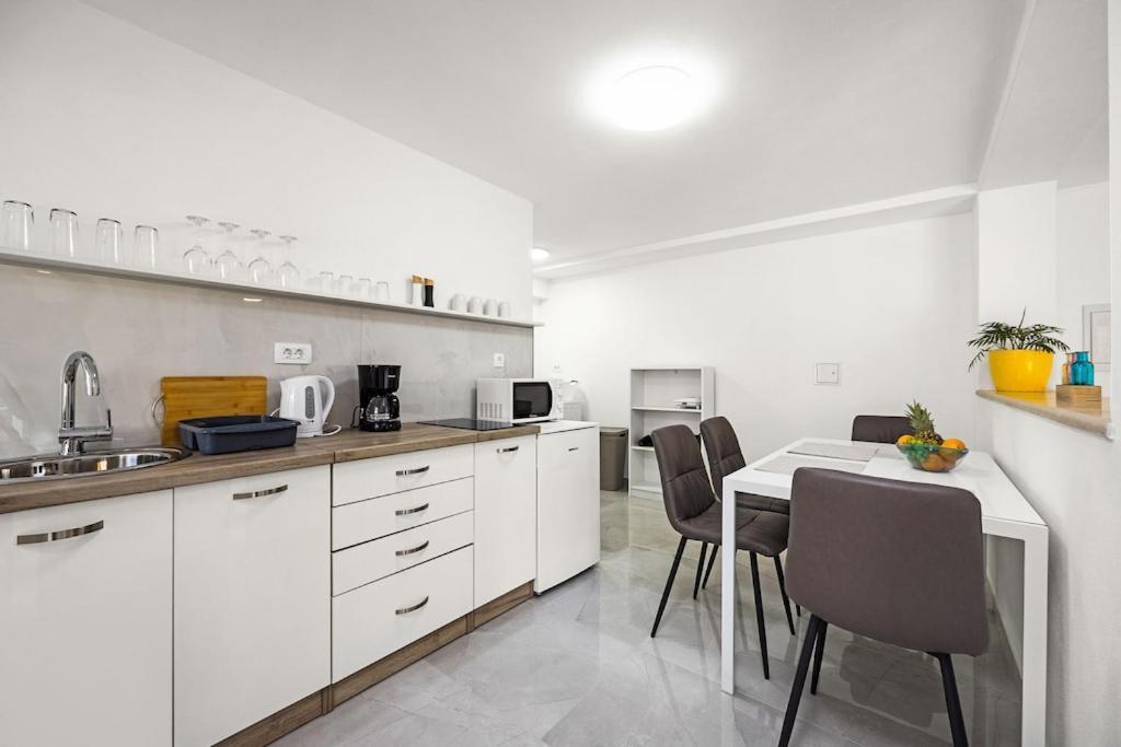 Apartment Olive Garden Near Pula 3 Km From Center And Only 4 Km From The Beach For 4 Persons Extérieur photo