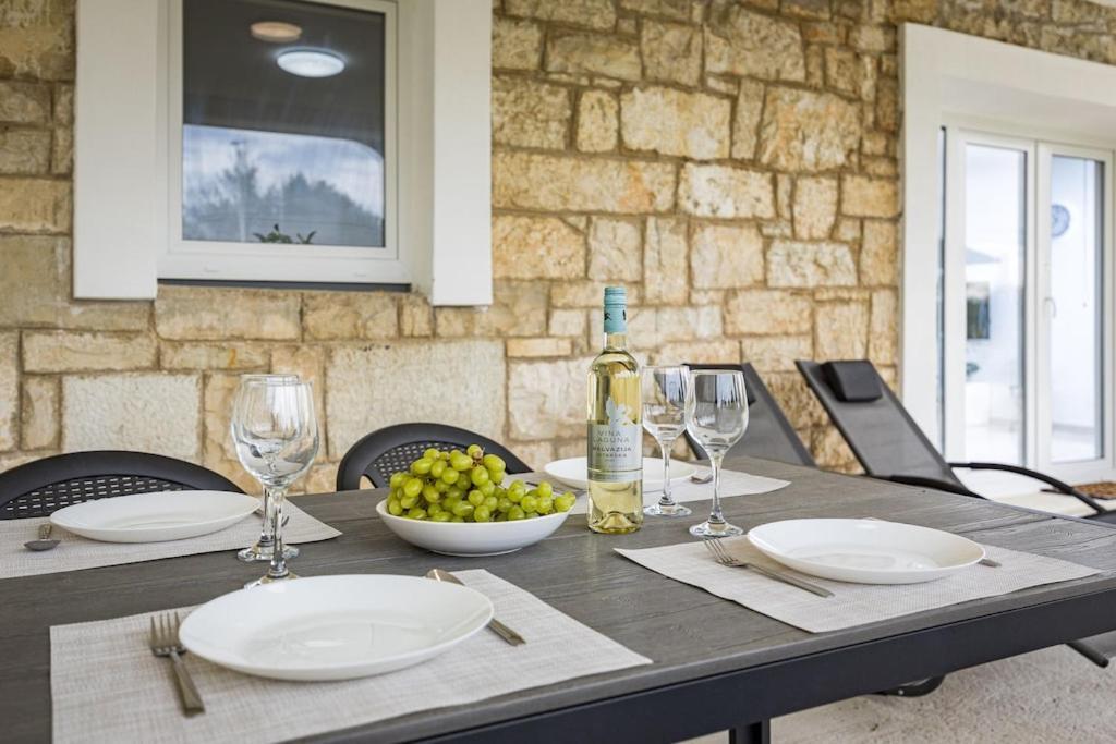 Apartment Olive Garden Near Pula 3 Km From Center And Only 4 Km From The Beach For 4 Persons Extérieur photo