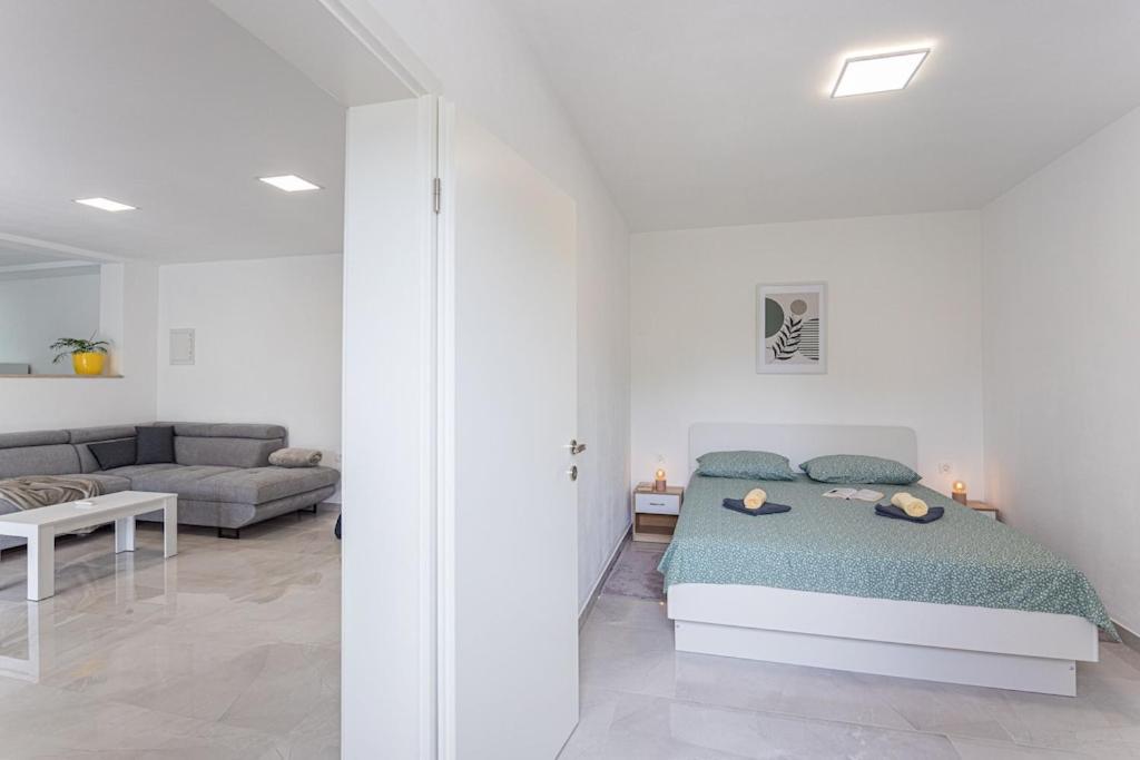 Apartment Olive Garden Near Pula 3 Km From Center And Only 4 Km From The Beach For 4 Persons Extérieur photo